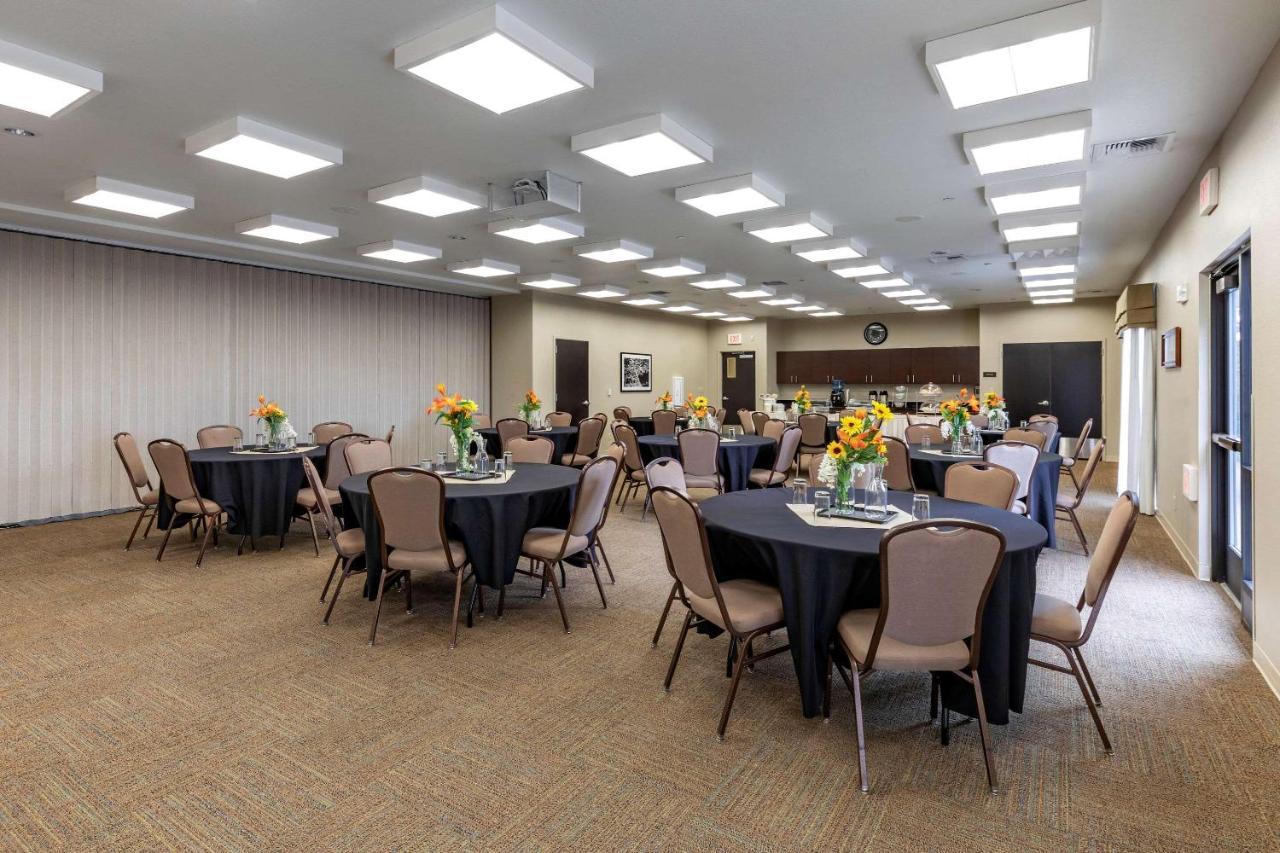 Sleep Inn & Suites Miles City Buitenkant foto