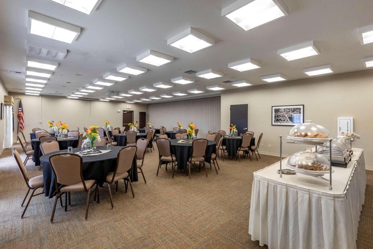 Sleep Inn & Suites Miles City Buitenkant foto